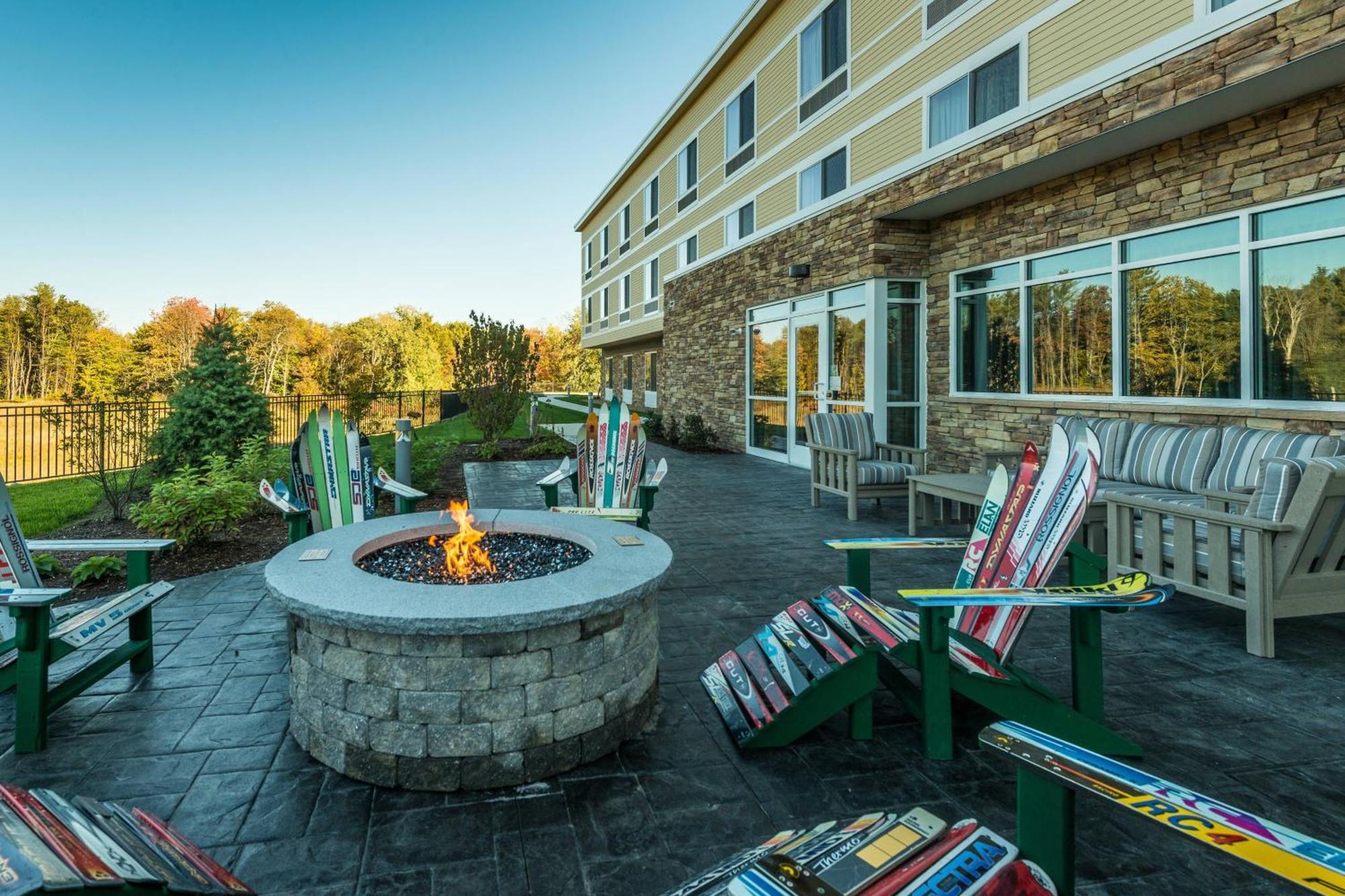 Fairfield Inn & Suites By Marriott Plymouth White Mountains Exterior photo