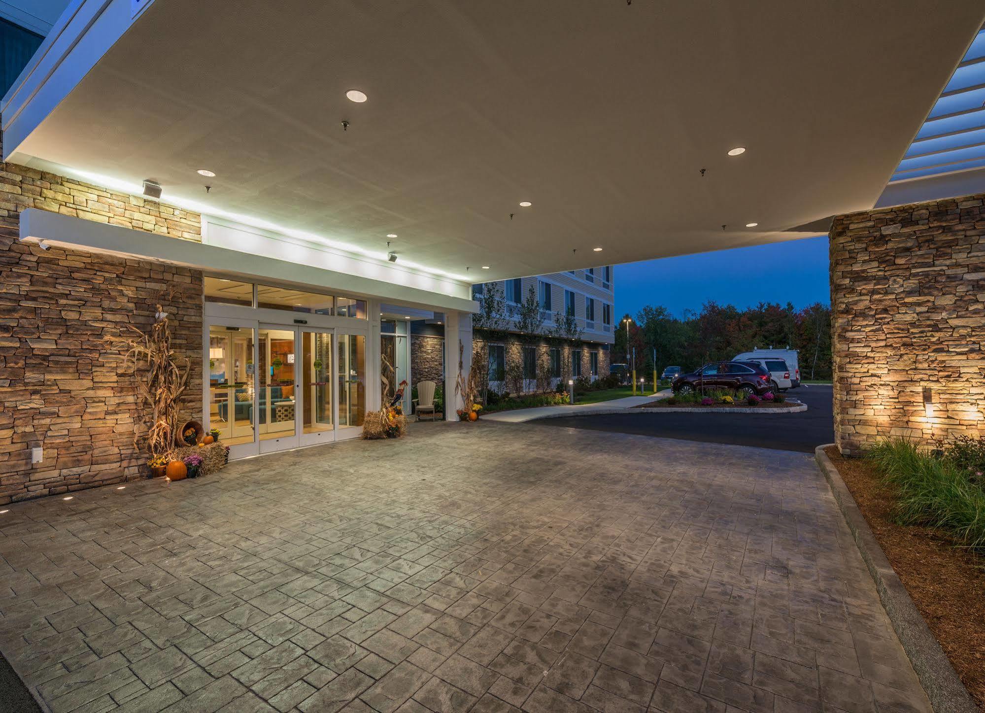 Fairfield Inn & Suites By Marriott Plymouth White Mountains Exterior photo